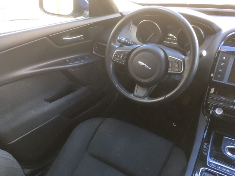 JAGUAR XE 2.0D 180PS PURE