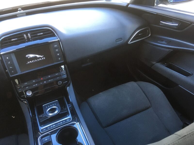 JAGUAR XE 2.0D 180PS PURE