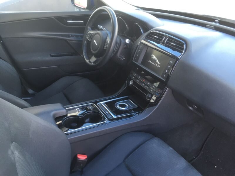 JAGUAR XE 2.0D 180PS PURE