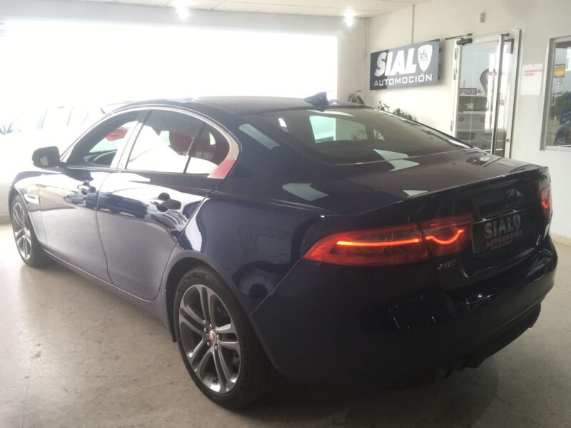JAGUAR XE 2.0D 180PS PURE