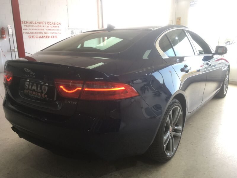 JAGUAR XE 2.0D 180PS PURE