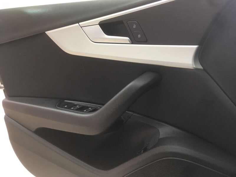 AUDI A4 AVANT 2.0 TDI S TRONIC