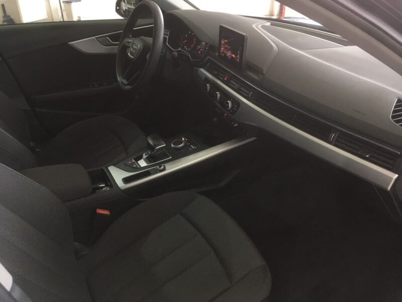 AUDI A4 AVANT 2.0 TDI S TRONIC