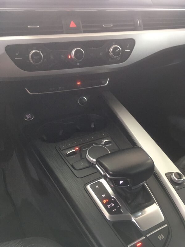 AUDI A4 AVANT 2.0 TDI S TRONIC