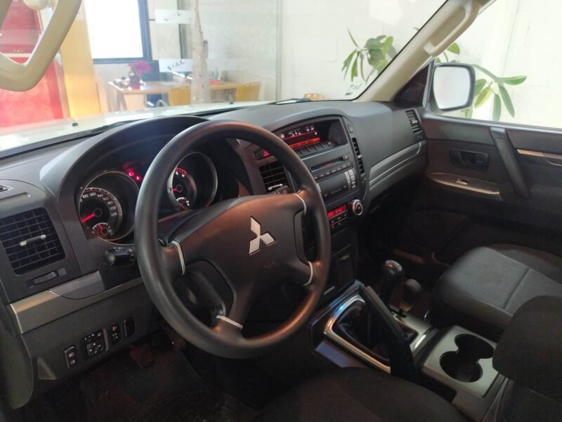 MITSUBISHI MONTERO SPIRIT